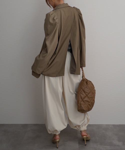 Rashik(ラシク)の「【Rashik】パワショルバックスリットジャケット(テーラードジャケット・レディース・カーキ/チャコール・FREE)」の4枚目の写真
