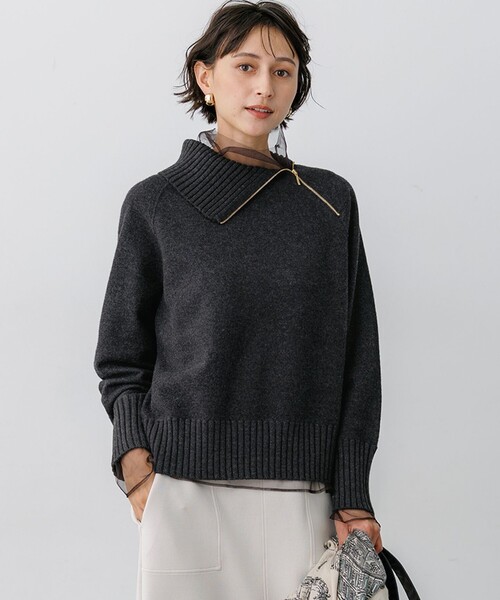 23区(ニジュウサンク)の「ボイルドウールコンビ ジップデザイン ニット(ニット/セーター・レディース・レッド系/ベージュ系/黄土色系/サックスブルー系/ネイビー系/グレー系・38)」の2枚目の写真