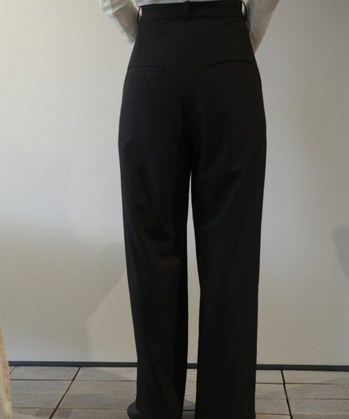 CLANE（クラネ）の「CLANE BASIC TUCK PANTS（その他パンツ・レディース・ブラック・1/2/0）」の4枚目の写真