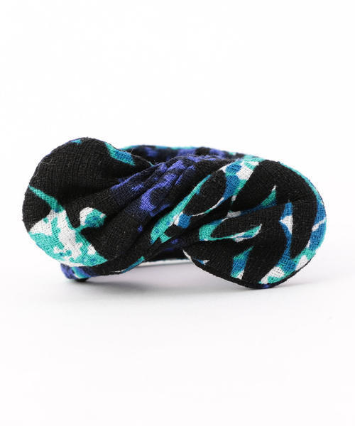 SHIPS(シップス)の「JENNIFER OUELLETTE:プリントファブリックワイヤー(ヘアゴム・レディース・ブルー/ブラウン/ベージュ・ONE SIZE)」の3枚目の写真