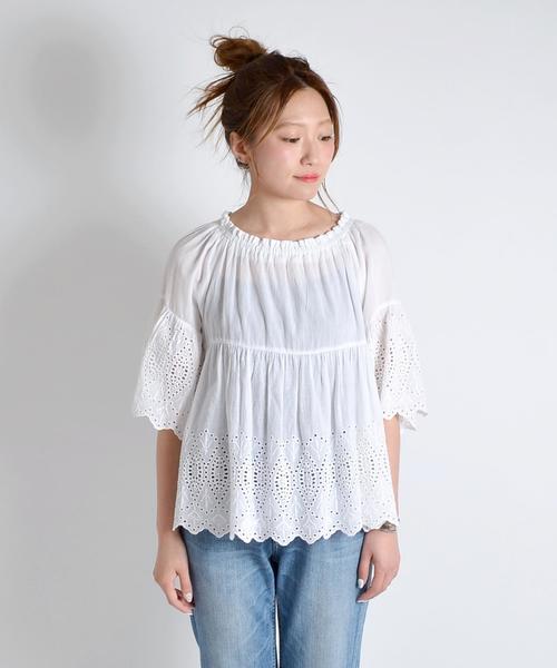 liflattie ships（リフラティ シップス）の「liflattie ships:カットレース ギャザー ブラウス ◇（シャツ/ブラウス・レディース・オフホワイト/ライトブルー・ONE SIZE）」の3枚目の写真