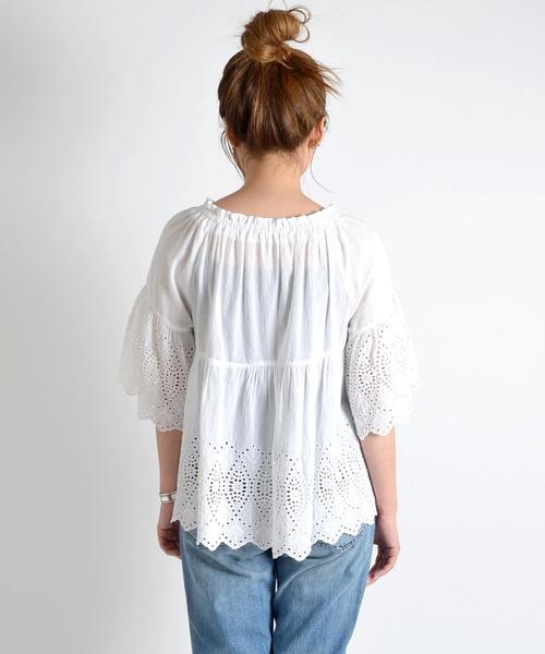 liflattie ships（リフラティ シップス）の「liflattie ships:カットレース ギャザー ブラウス ◇（シャツ/ブラウス・レディース・オフホワイト/ライトブルー・ONE SIZE）」の5枚目の写真