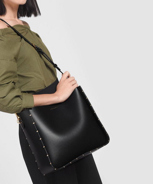 CHARLES & KEITH（チャールズ & キース）の「スカーフラップハンドル
