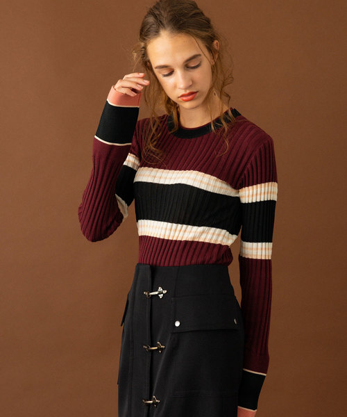 UNITED TOKYO（ユナイテッドトウキョウ）の「ケミカルマルチボーダーニット（ニット/セーター・レディース・ワインレッド/グレー・1）」の3枚目の写真