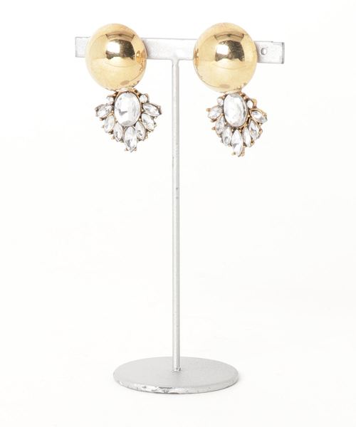 TONE SELECT GOODS(トーンセレクトグッズ)の「【lulugiraffe】ビジューチャーム2Wayピアス(ピアス(両耳用)・レディース・ベージュ/ゴールド・FREE)」の1枚目の写真