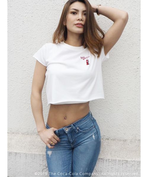 GYDA(ジェイダ)の「Coca-ColaボトルデザインショートTシャツ(Tシャツ/カットソー・レディース・ブラック/オフホワイト/レッド・FREE)」の13枚目の写真