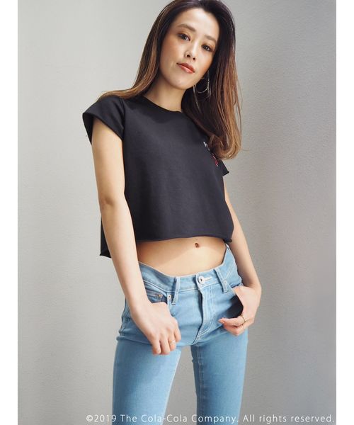 GYDA(ジェイダ)の「Coca-ColaボトルデザインショートTシャツ(Tシャツ/カットソー・レディース・ブラック/オフホワイト/レッド・FREE)」の6枚目の写真