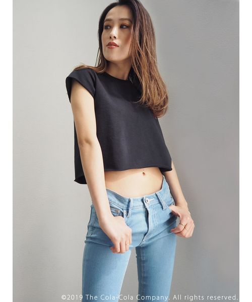 GYDA(ジェイダ)の「Coca-ColaボトルデザインショートTシャツ(Tシャツ/カットソー・レディース・ブラック/オフホワイト/レッド・FREE)」の9枚目の写真