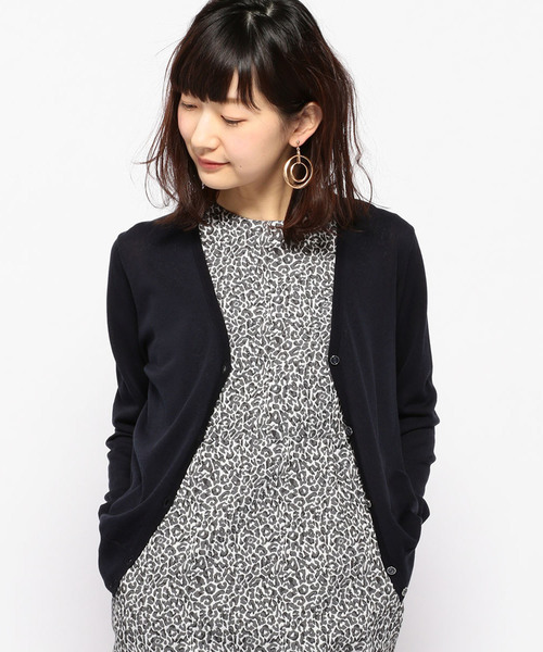 A/C DESIGN BY ALPHA CUBIC（エーシーデザインバイアルファキュービック）の「春夏カラーVネックカーディガン（カーディガン/ボレロ・レディース・ピンク/グリーン/ネイビー/ラベンダー・M size/L size）」の2枚目の写真