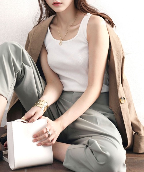 classicalelf(クラシカルエルフ)の「スクエアネック 無地リブタンクトップ(袖なし)(タンクトップ・レディース・ブラック/ベージュ/オフホワイト/グレイッシュベージュ/グリーン/オレンジ/パープル/グレー系その他・MEDIUM/LARGE/X-LARGE/SMALL)」の20枚目の写真