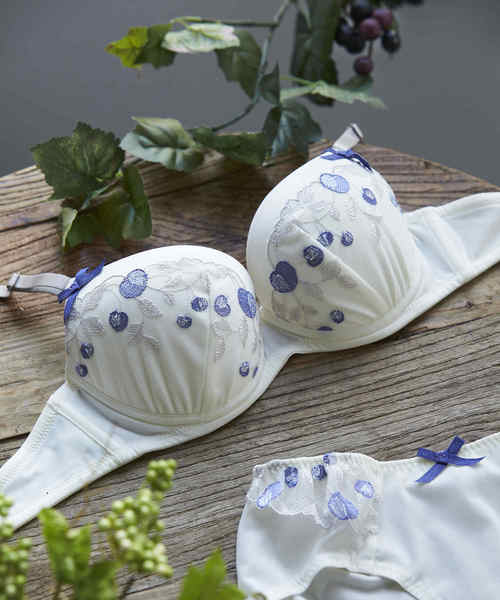 une nana cool�i�E���i�i�N�[���j�́uChe che cherry BRAGENIC�i�u���j�v�b�A�C�{���[