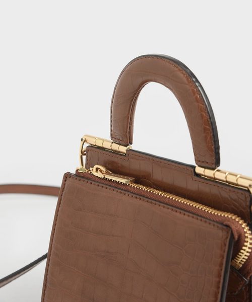 CHARLES & KEITH（チャールズ & キース）の「ミニクロック エフェクトエンベロープバッグ / Mini Croc-Effect Envelope Bag（ハンドバッグ・レディース・ブラック/ダークブラウン/オリーブ/マルチ・S）」の17枚目の写真