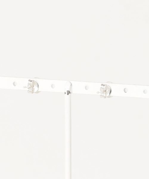 TONE SELECT GOODS（トーンセレクトグッズ）の「【925 SILVER ACC】Amber(天然琥珀)オーバルピアスSV925(OG)（ピアス（両耳用）・レディース・ホワイト/グリーン/ゴールド・FREE）」の4枚目の写真