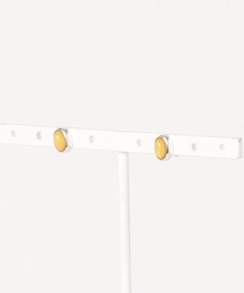 TONE SELECT GOODS（トーンセレクトグッズ）の「【925 SILVER ACC】Amber(天然琥珀)オーバルピアスSV925(OG)（ピアス（両耳用）・レディース・ホワイト/グリーン/ゴールド・FREE）」の7枚目の写真