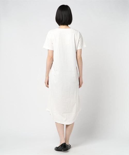 THE MORNING AFTER（ザ モーニング アフター）の「天竺オーガニックコットンTシャツOP（ワンピース・レディース・オフホワイト/チャコール/ブルー・MEDIUM）」の4枚目の写真