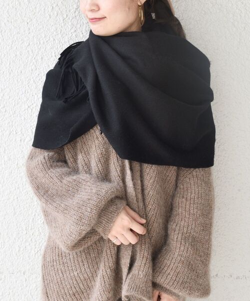 SHIPS（シップス）の「〈手洗い可能〉ウォッシャブルウールカシミヤストール◇（ストール/ショール・レディース・オフホワイト/ブラック/ブラウン/ベージュ/ライトブルー/クリーム/ブルー・ONE SIZE）」の13枚目の写真