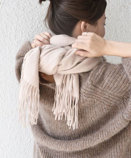 SHIPS（シップス）の「〈手洗い可能〉ウォッシャブルウールカシミヤストール◇（ストール/ショール・レディース・オフホワイト/ブラック/ブラウン/ベージュ/ライトブルー/クリーム/ブルー・ONE SIZE）」の16枚目の写真