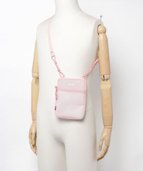 Levi's（リーバイス）の「WOMENS MINI クロスボディバッグ（ボディバッグ/ウエストポーチ・レディース・レッド・OS）」の3枚目の写真