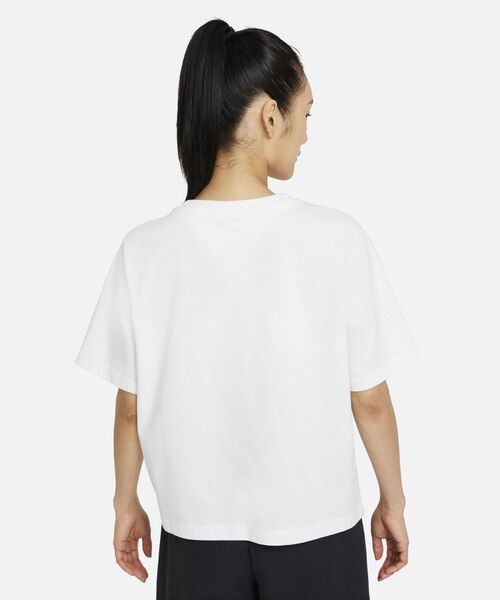 NIKE（ナイキ）の「ナイキ スポーツウェア エッセンシャル ウィメンズ ボクシー Tシャツ / Nike Sportswear Essential Women's Boxy T-Shirt（Tシャツ/カットソー・レディース・ホワイト/ブラック/グリーン系その他2・S/M/L/2XL/XL/XS）」の7枚目の写真