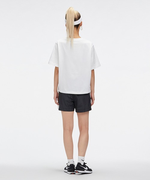 NIKE（ナイキ）の「ナイキ スポーツウェア エッセンシャル ウィメンズ ボクシー Tシャツ / Nike Sportswear Essential Women's Boxy T-Shirt（Tシャツ/カットソー・レディース・ホワイト/ブラック/グリーン系その他2・S/M/L/2XL/XL/XS）」の12枚目の写真
