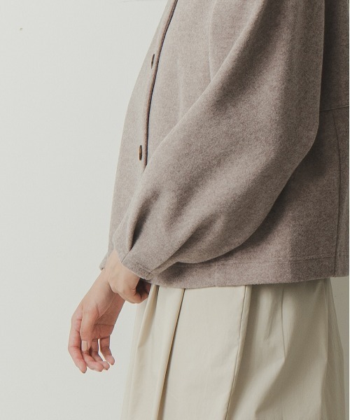 Kelen（ケレン）の「「KELEN / ケレン」ダブルフェイスボトルネックショートコート”BENNA”（ダウンジャケット/コート・レディース・ブラック/モカ/ライトベージュ・S/M）」の13枚目の写真