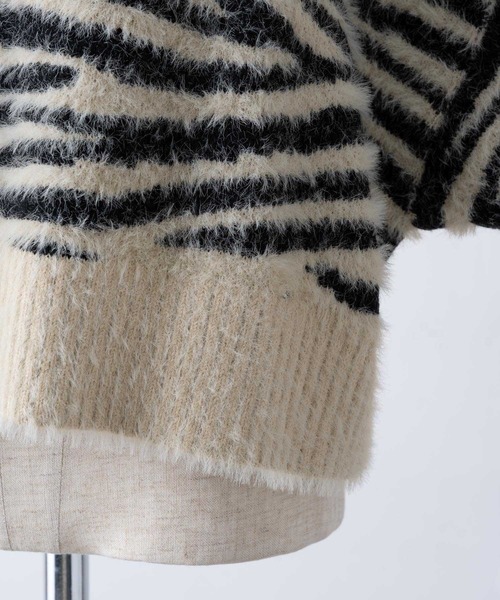 Happy John(ハッピージョン)の「shaggy zebra knit/シャギーゼブラニット(ニット/セーター・レディース・チャコールグレー/アイボリー・FREE)」の7枚目の写真