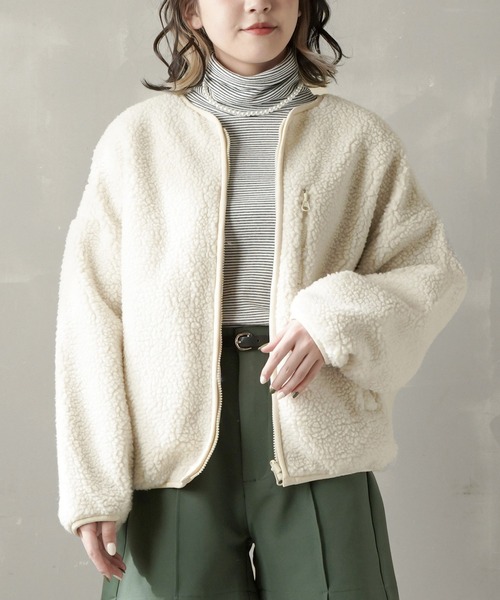 SPINNS（スピンズ）の「ノーカラーリバーシブルパイピングボアブルゾン（ブルゾン・レディース・ベージュ/アイボリー/ライトベージュ・ONESIZE）」の4枚目の写真
