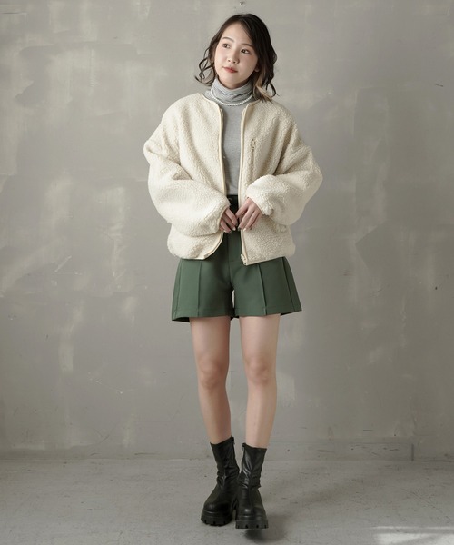 SPINNS（スピンズ）の「ノーカラーリバーシブルパイピングボアブルゾン（ブルゾン・レディース・ベージュ/アイボリー/ライトベージュ・ONESIZE）」の5枚目の写真