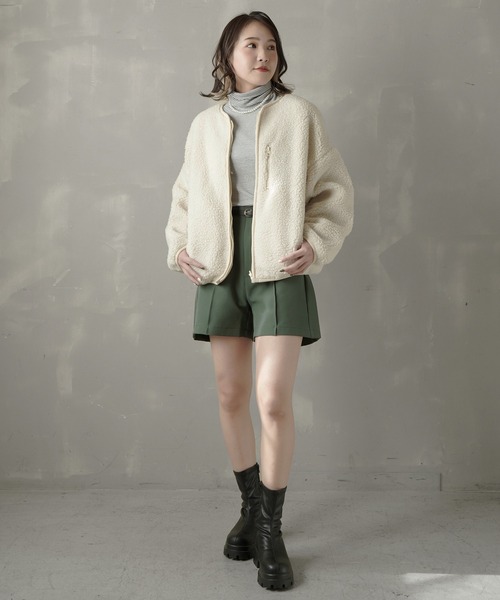 SPINNS（スピンズ）の「ノーカラーリバーシブルパイピングボアブルゾン（ブルゾン・レディース・ベージュ/アイボリー/ライトベージュ・ONESIZE）」の6枚目の写真