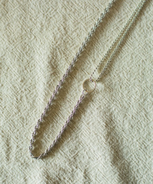 prose verse(プロズヴェール)の「チェーン切り替えロングネックレス(ネックレス・レディース・ゴールド/シルバー・フリ-)」の5枚目の写真
