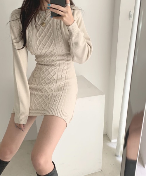 Jasmine Grandiflorum(ジャスミングランディフローラム)の「【Jasmine】バック開きセクシーミニ丈ニットワンピース (AW)(ワンピース・レディース・ブラック/ベージュ/グレー・FREE)」の8枚目の写真
