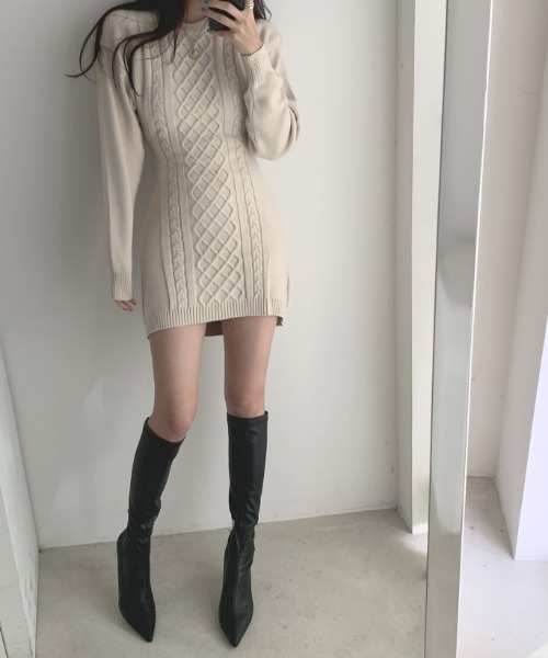 Jasmine Grandiflorum(ジャスミングランディフローラム)の「【Jasmine】バック開きセクシーミニ丈ニットワンピース (AW)(ワンピース・レディース・ブラック/ベージュ/グレー・FREE)」の7枚目の写真
