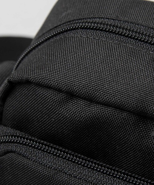 YAKPAK(ヤックパック)の「YAKPAK / ヤックパック / 撥水 600Dポリエステル / 横型 スクエアミニショルダーバッグ / white labela / ホワイトレーベル / FUNCTIONAL SHOULDER(ショルダーバッグ・メンズ・ブラック・FREE)」の6枚目の写真