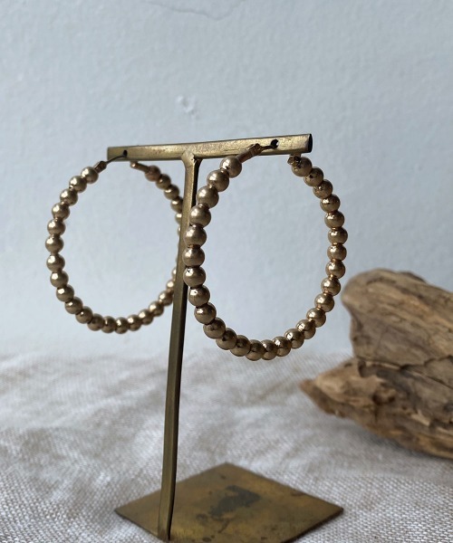 emouv by est（エモーヴバイエスト）の「emouv by est ゴールドフープボールピアス（ピアス（両耳用）・レディース・ゴールド・FREE）」の5枚目の写真