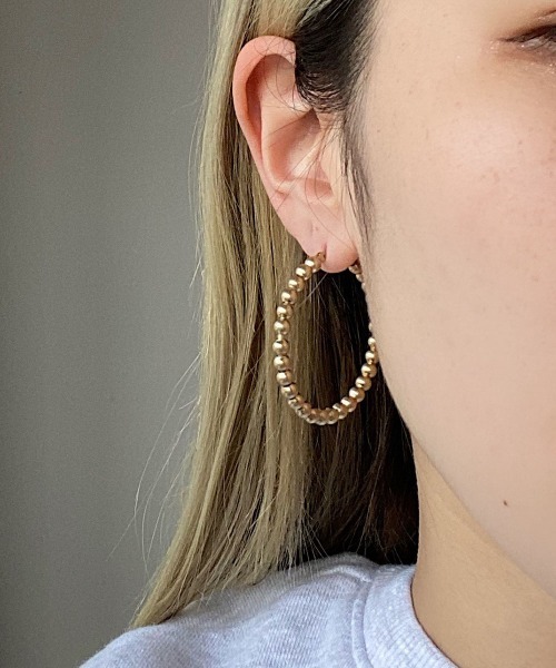 emouv by est（エモーヴバイエスト）の「emouv by est ゴールドフープボールピアス（ピアス（両耳用）・レディース・ゴールド・FREE）」の4枚目の写真