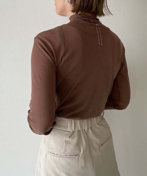 y/m by misato（イムバイミサト）の「シアータートルトップス（Tシャツ/カットソー・レディース・モカ/アイボリー/ブラック・FREE）」の5枚目の写真