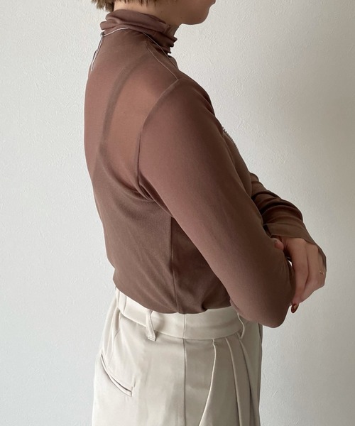 y/m by misato（イムバイミサト）の「シアータートルトップス（Tシャツ/カットソー・レディース・モカ/アイボリー/ブラック・FREE）」の14枚目の写真