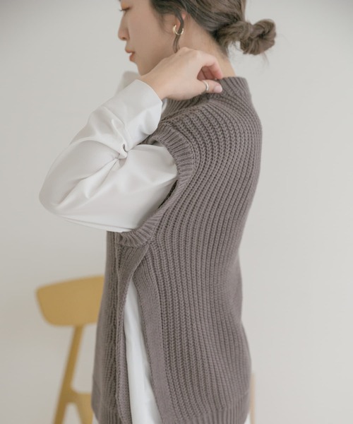 ITEMS URBANRESEARCH（アイテムズ アーバンリサーチ）の「フェイクレイヤードニット（ニット/セーター・レディース・ブラック/オフホワイト/グレー・FREE）」の8枚目の写真