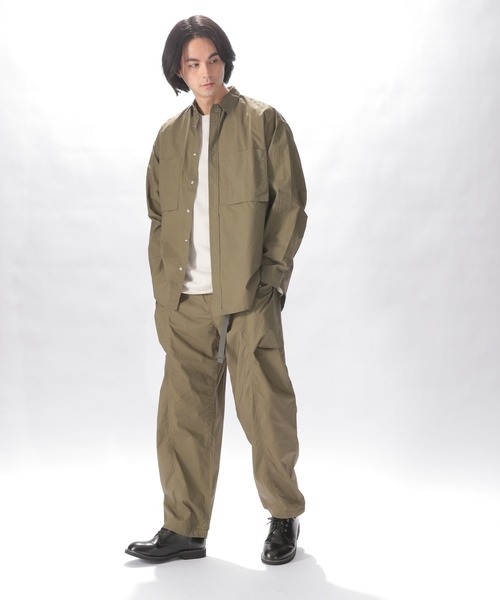 niko and...（ニコアンド）の「センターシームアーミーパンツ（カーゴパンツ・メンズ・ネイビー/オリーブ/スモーク・MEDIUM/LARGE）」の8枚目の写真