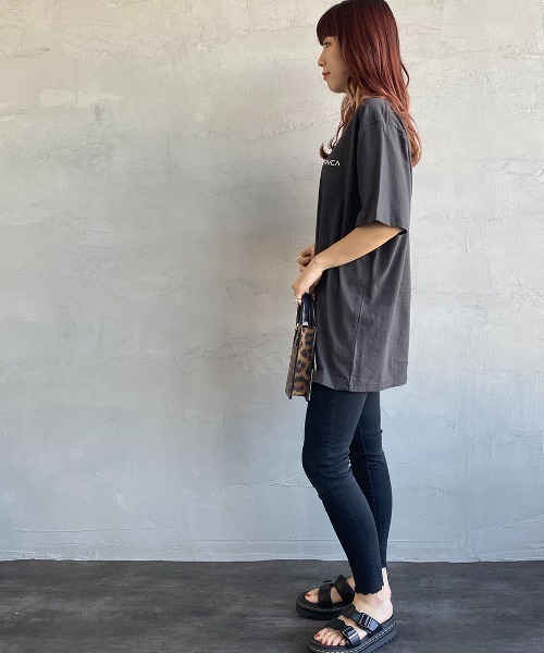 RVCA（ルーカ）の「[RVCA/ルーカ] MALTINATIONAL SLUB ST バックロゴプリントTシャツ（Tシャツ/カットソー・レディース・ブラック/オフホワイト・M/L）」の17枚目の写真