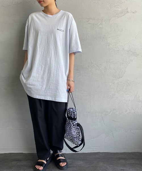 RVCA（ルーカ）の「[RVCA/ルーカ] MALTINATIONAL SLUB ST バックロゴプリントTシャツ（Tシャツ/カットソー・レディース・ブラック/オフホワイト・M/L）」の13枚目の写真