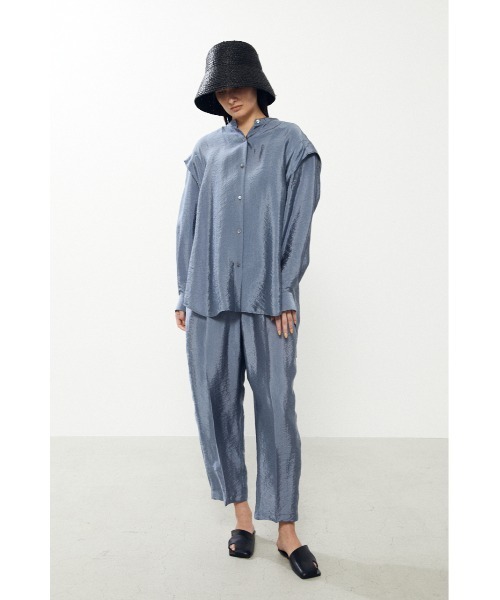 BLACK BY MOUSSY(ブラックバイマウジー)の「band collar satin shirt( バンドカラーサテンシャツ)(シャツ/ブラウス・レディース・ブラック/カーキ/ブルー・FREE)」の5枚目の写真