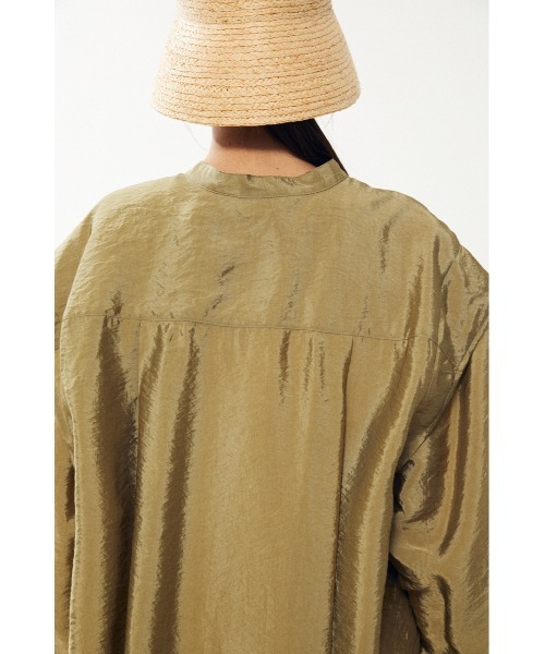 BLACK BY MOUSSY(ブラックバイマウジー)の「band collar satin shirt( バンドカラーサテンシャツ)(シャツ/ブラウス・レディース・ブラック/カーキ/ブルー・FREE)」の21枚目の写真
