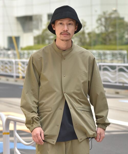 SHIPS(シップス)の「SHIPS:〈遮熱/UVカット/吸水速乾/接触冷感〉SHELTECH(R) スタンド コーチブルゾン(ブルゾン・メンズ・ブラック/オリーブ・SMALL/MEDIUM/LARGE/X-LARGE)」の3枚目の写真