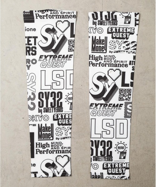 SY32 by SWEET YEARS(エスワイサーティトゥバイスィートイヤーズ)の「《SY32 by SWEET YEARS》ARM COVER(ラッシュガード・メンズ・ホワイト/ブラック・FREE)」の1枚目の写真