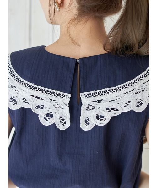 tocco closet(トッコ クローゼット)の「りぼん付きレース装飾ビックカラーノースリーブブラウス(Tシャツ/カットソー・レディース・ネイビー/オフホワイト・M)」の18枚目の写真