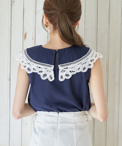 tocco closet(トッコ クローゼット)の「りぼん付きレース装飾ビックカラーノースリーブブラウス(Tシャツ/カットソー・レディース・ネイビー/オフホワイト・M)」の17枚目の写真