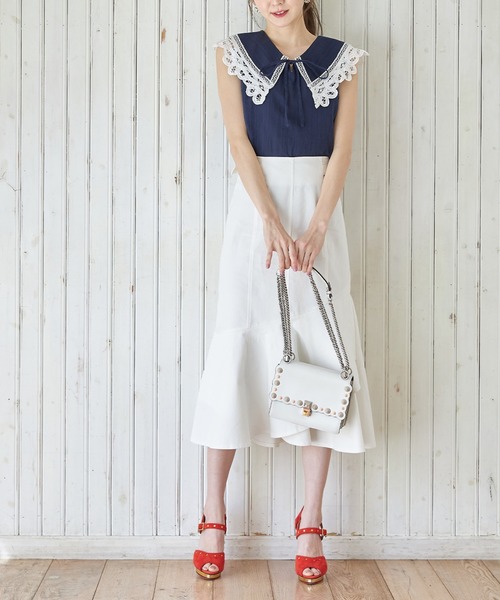 tocco closet(トッコ クローゼット)の「りぼん付きレース装飾ビックカラーノースリーブブラウス(Tシャツ/カットソー・レディース・ネイビー/オフホワイト・M)」の13枚目の写真