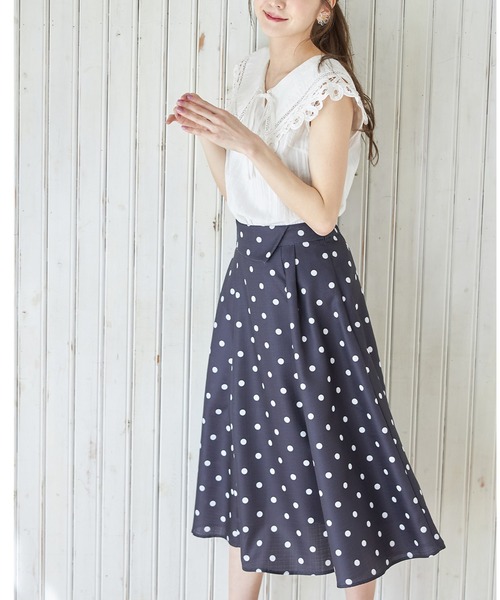 tocco closet(トッコ クローゼット)の「りぼん付きレース装飾ビックカラーノースリーブブラウス(Tシャツ/カットソー・レディース・ネイビー/オフホワイト・M)」の4枚目の写真