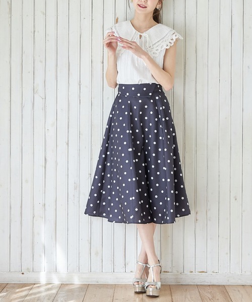 tocco closet(トッコ クローゼット)の「りぼん付きレース装飾ビックカラーノースリーブブラウス(Tシャツ/カットソー・レディース・ネイビー/オフホワイト・M)」の3枚目の写真